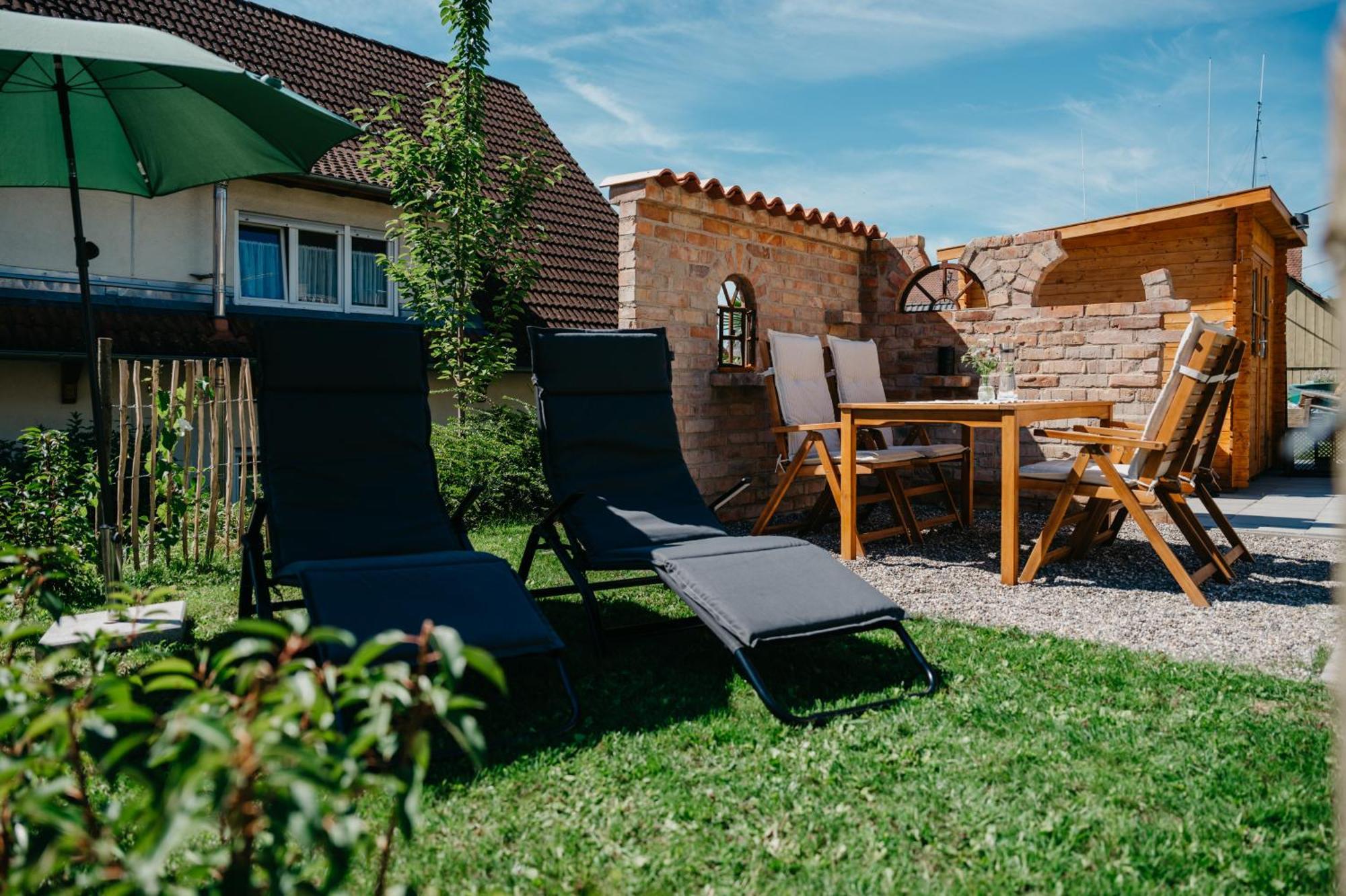 Ferienwohnung Am Weinberg Boetzingen Buitenkant foto