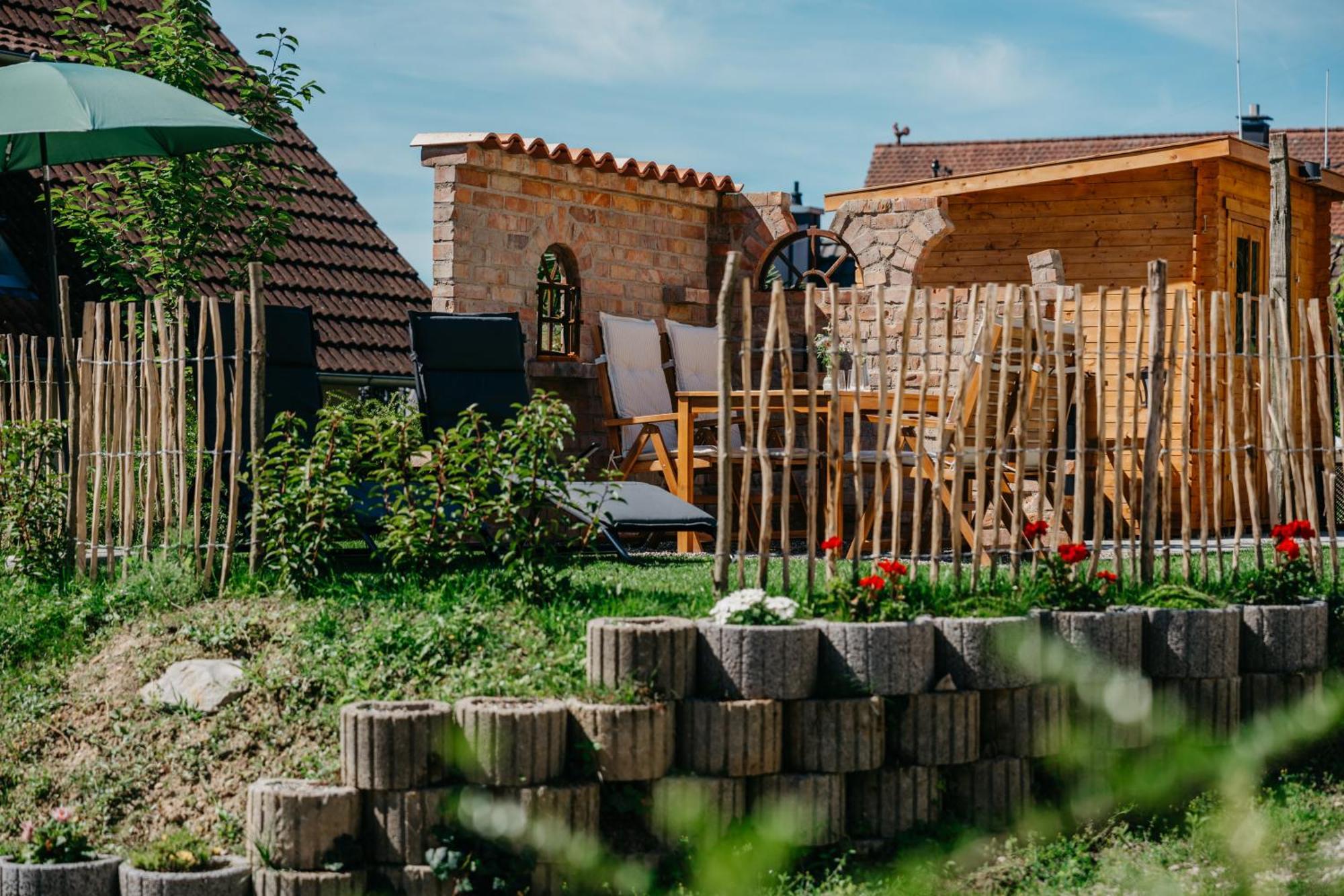 Ferienwohnung Am Weinberg Boetzingen Buitenkant foto
