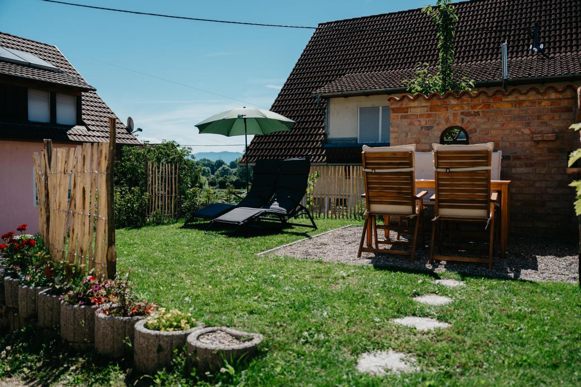 Ferienwohnung Am Weinberg Boetzingen Buitenkant foto